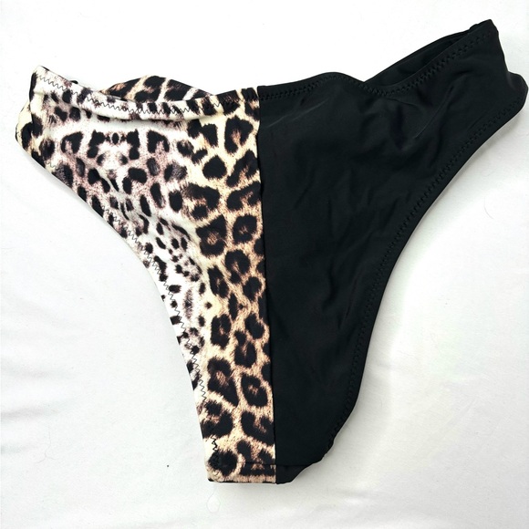 Sexy leopard print bikini size medium - Picture 2 of 4